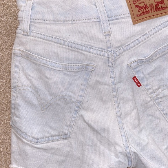 Levi shorts - Picture 7 of 8